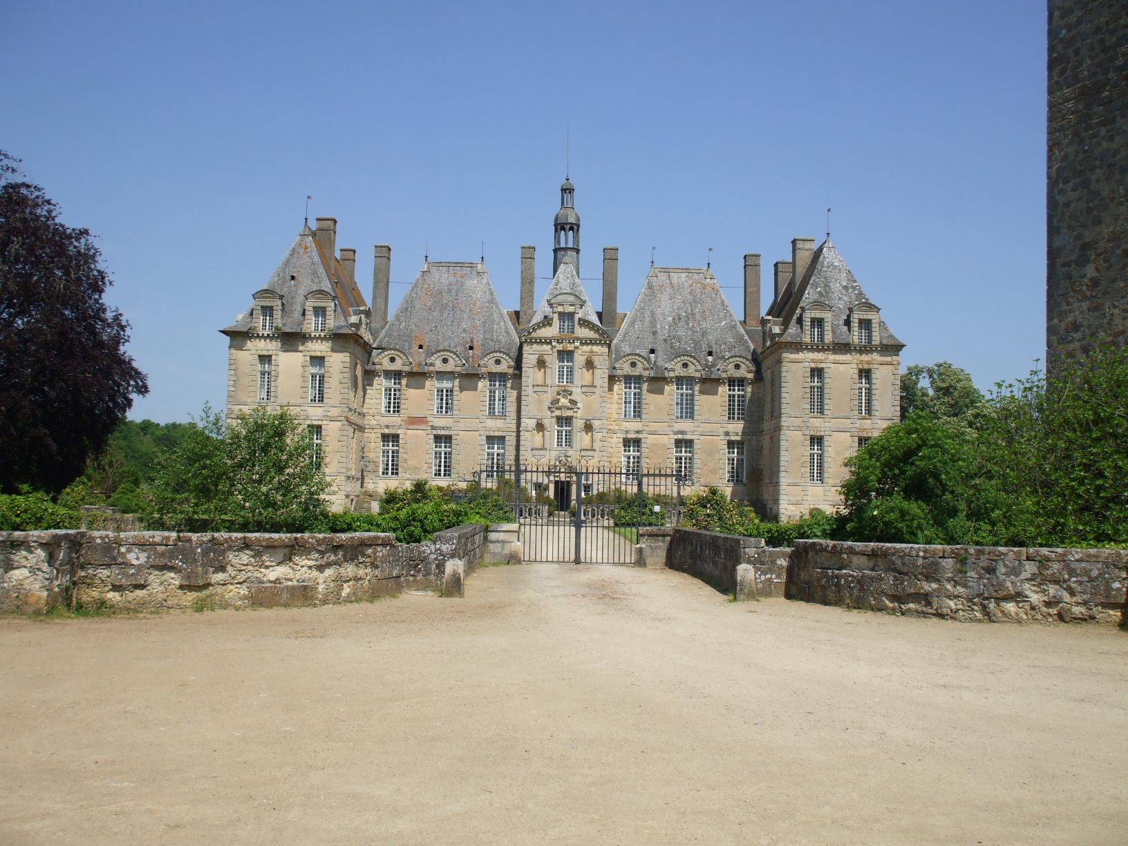 Chateau de St Loup
